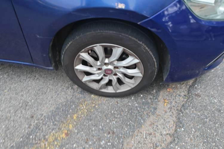Used Fiat Ottimo 2014 1.4T Automatic Comfort Edition Right Front Wheel Hub