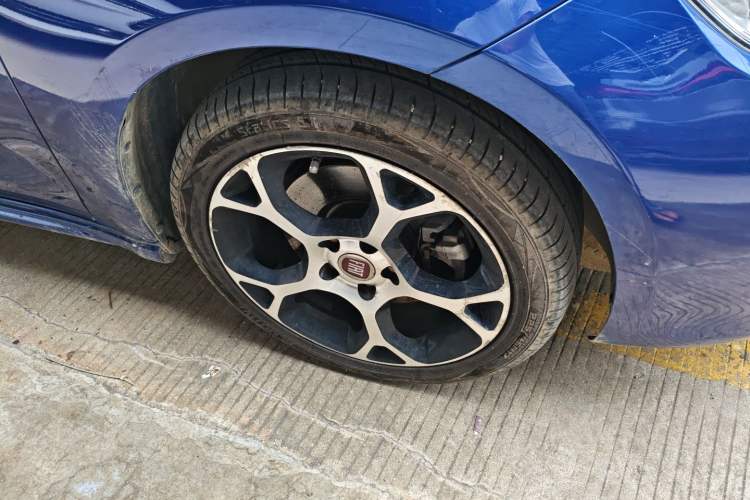 Used Fiat Ottimo 2014 1.4T Automatic Sport Edition Right Front Wheel Hub