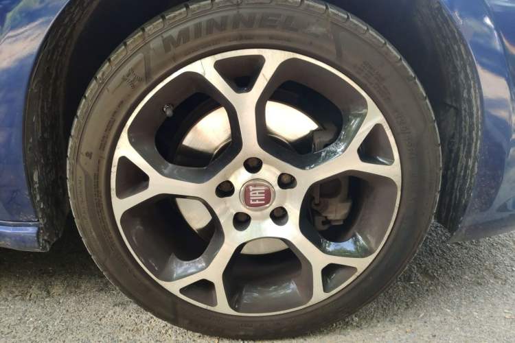 Used Fiat Ottimo 2014 1.4T Automatic Sport Edition Right Front Wheel Hub