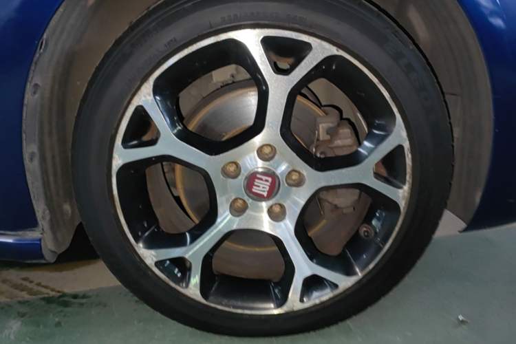 Used Fiat Ottimo 2014 1.4T Automatic Sport Edition Right Front Wheel Hub