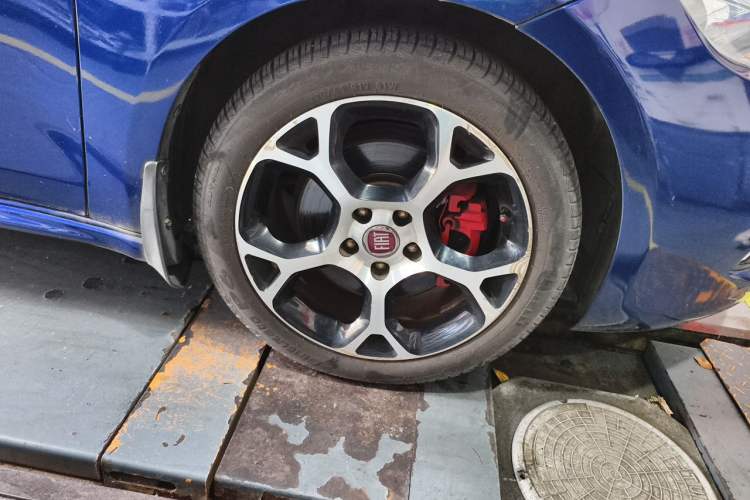 Used Fiat Ottimo 2014 1.4T Automatic Luxury Sport Edition Right Front Wheel Hub
