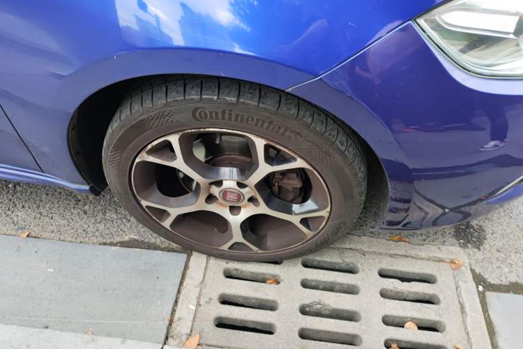 Used Fiat Ottimo 2014 1.4T Automatic Sport Edition Right Front Wheel Hub