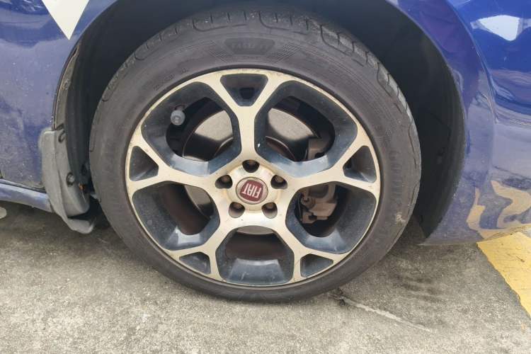 Used Fiat Ottimo 2014 1.4T Automatic Sport Edition Right Front Wheel Hub