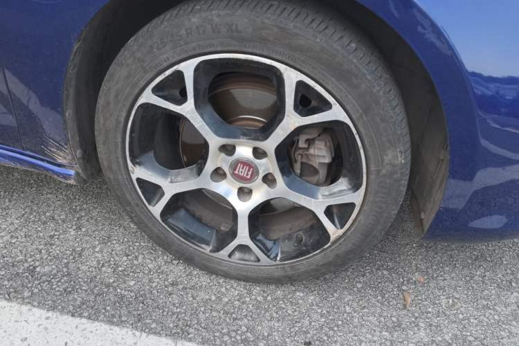Used Fiat Ottimo 2014 1.4T Automatic Sport Edition Right Front Wheel Hub