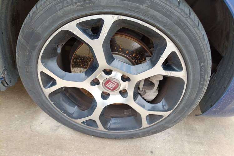 Used Fiat Ottimo 2014 1.4T Automatic Sport Edition Right Front Wheel Hub