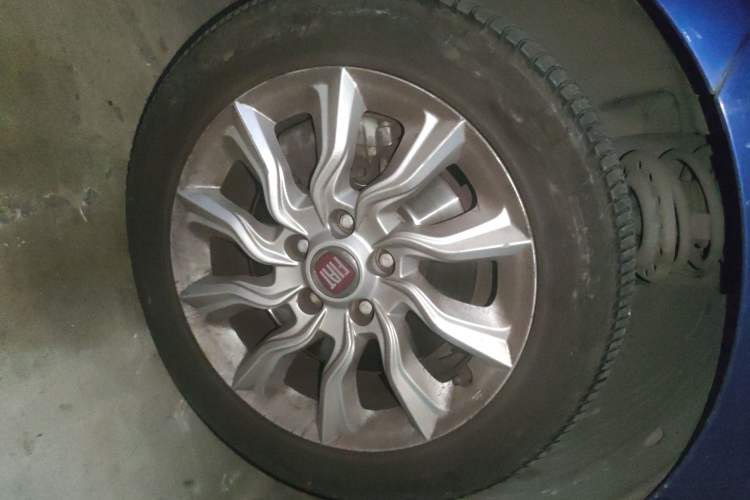 Used Fiat Ottimo 2014 1.4T Automatic Comfort Edition Right Front Wheel Hub