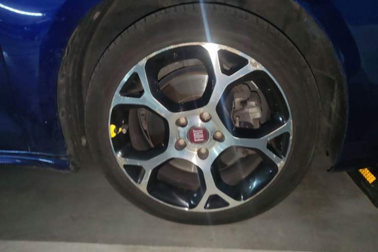 Used Fiat Ottimo 2014 1.4T Automatic Sport Edition Right Front Wheel Hub