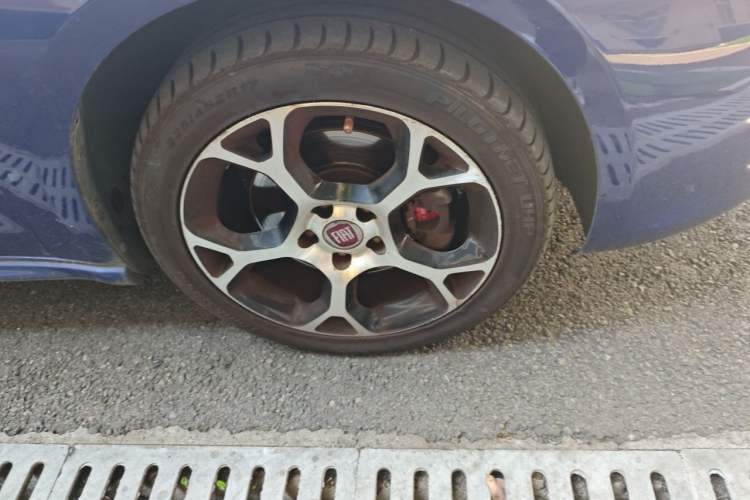 Used Fiat Ottimo 2014 1.4T Automatic Sport Edition Right Front Wheel Hub