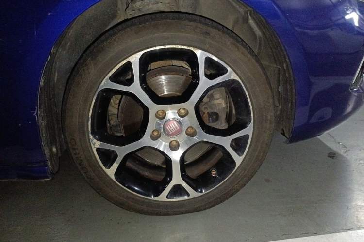 Used Fiat Ottimo 2014 1.4T Automatic Luxury Sport Edition Right Front Wheel Hub