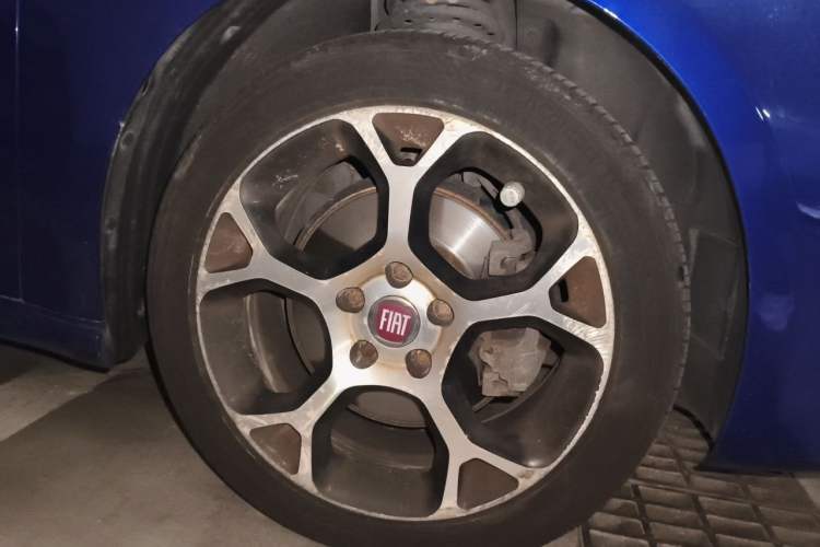Used Fiat Ottimo 2014 1.4T Automatic Sport Edition Right Front Wheel Hub