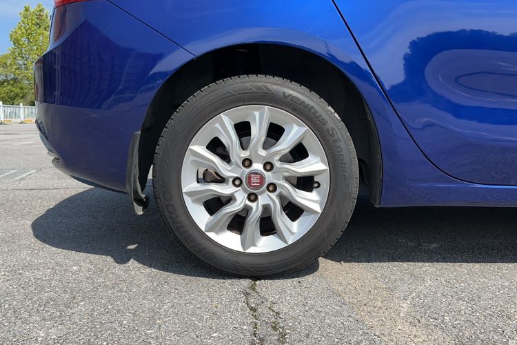 Used Fiat Ottimo 2014 1.4T Automatic Comfort Edition Right Rear Wheel Hub
