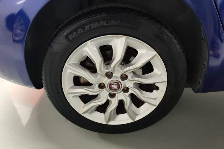 Used Fiat Ottimo 2014 1.4T Manual Comfort Edition Right Rear Wheel Hub