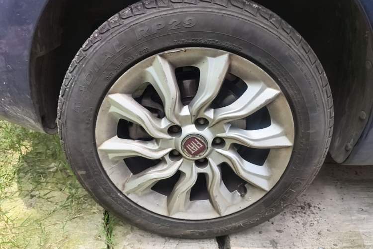 Used Fiat Ottimo 2014 1.4T Automatic Comfort Edition Right Rear Wheel Hub