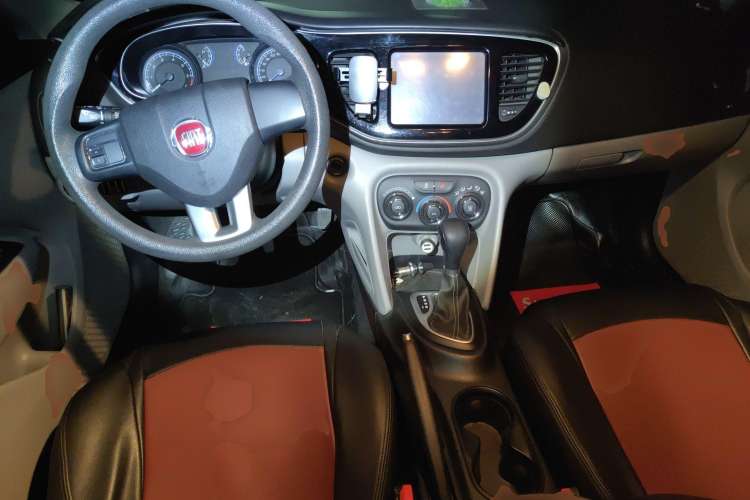 Used Fiat Ottimo 2014 1.4T Automatic Fashion Edition Center Console