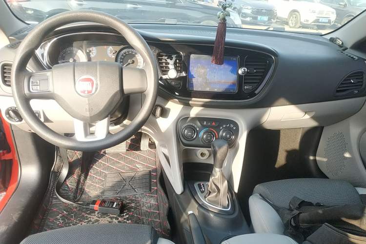 Used Fiat Ottimo 2014 1.4T Automatic Fashion Edition Center Console
