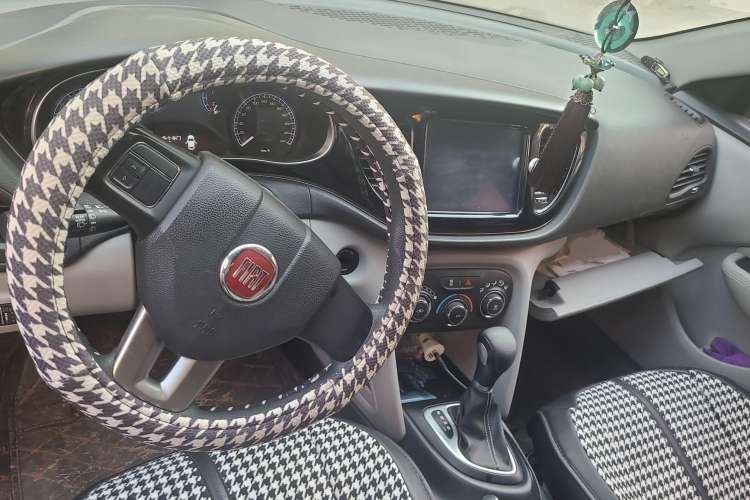 Used Fiat Ottimo 2014 1.4T Automatic Fashion Edition Center Console