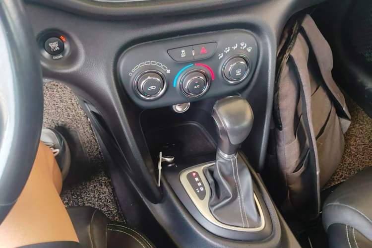 Used Fiat Ottimo 2014 1.4T Automatic Comfort Edition Gear Lever