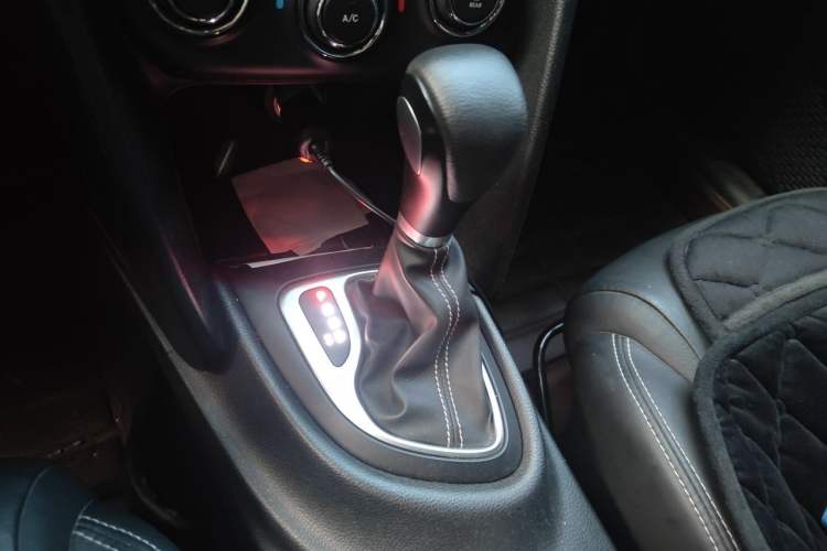 Used Fiat Ottimo 2014 1.4T Automatic Comfort Edition Gear Lever
