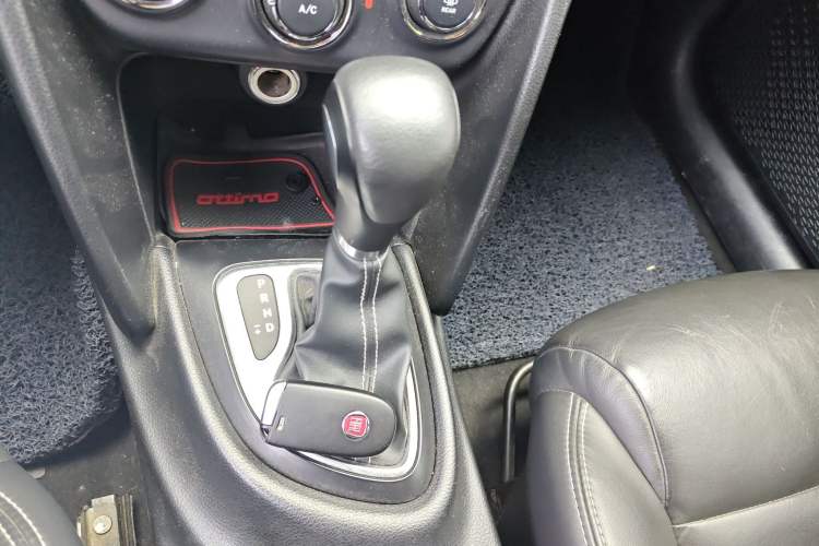 Used Fiat Ottimo 2014 1.4T Automatic Comfort Edition Gear Lever