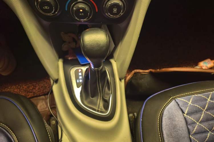 Used Fiat Ottimo 2014 1.4T Automatic Comfort Edition Gear Lever