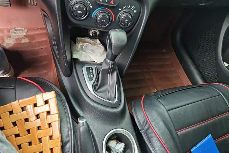 Used Fiat Ottimo 2014 1.4T Automatic Comfort Edition Gear Lever