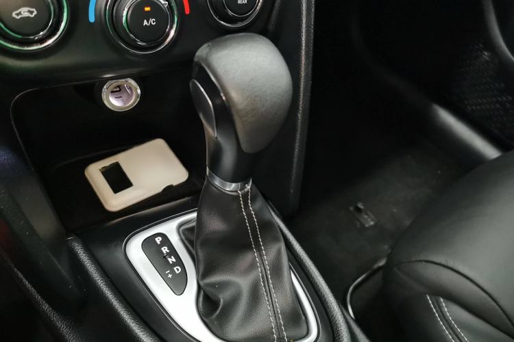 Used Fiat Ottimo 2014 1.4T Automatic Comfort Edition Gear Lever