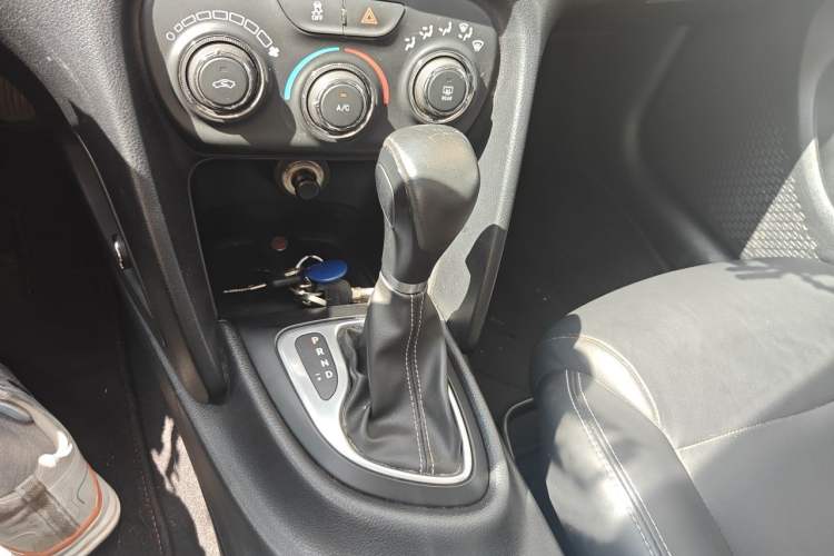 Used Fiat Ottimo 2014 1.4T Automatic Comfort Edition Gear Lever
