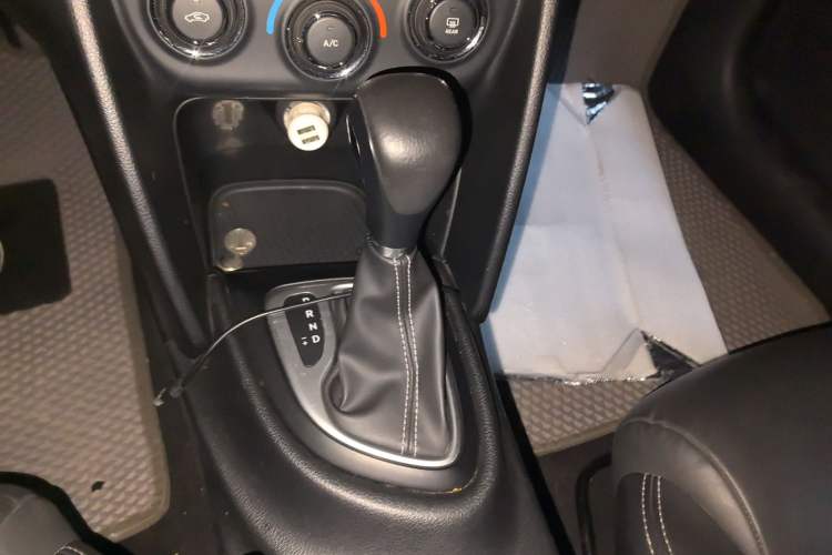Used Fiat Ottimo 2014 1.4T Automatic Comfort Edition Gear Lever