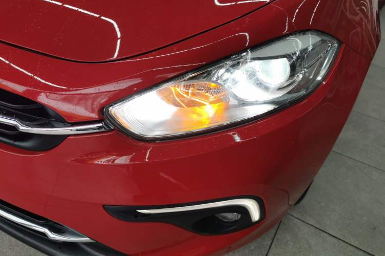 Used Fiat Ottimo 2014 1.4T Automatic Comfort Edition Left Front Headlight