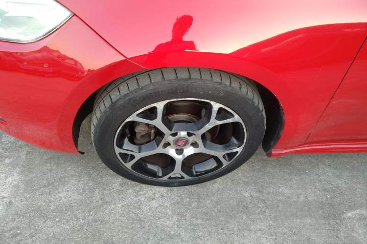 Used Fiat Ottimo 2014 1.4T Automatic Sport Edition Left Front Wheel Hub