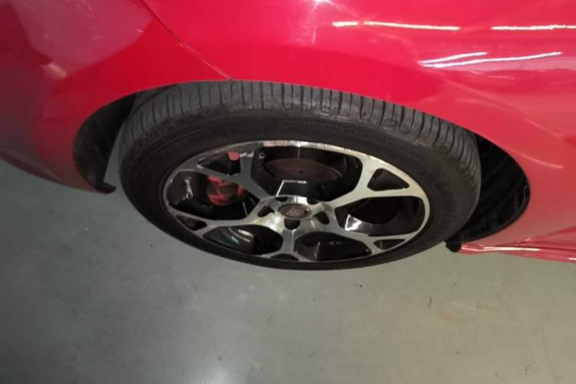 Used Fiat Ottimo 2014 1.4T Automatic Sport Edition Left Front Wheel Hub