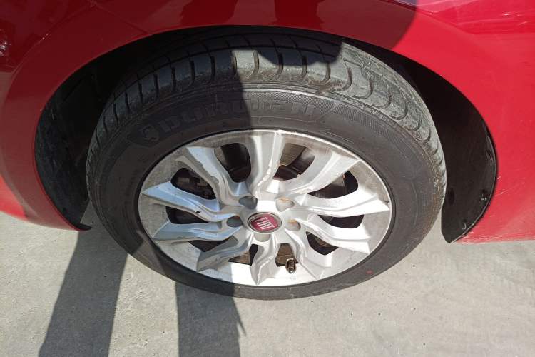 Used Fiat Ottimo 2014 1.4T Automatic Comfort Edition Left Front Wheel Hub