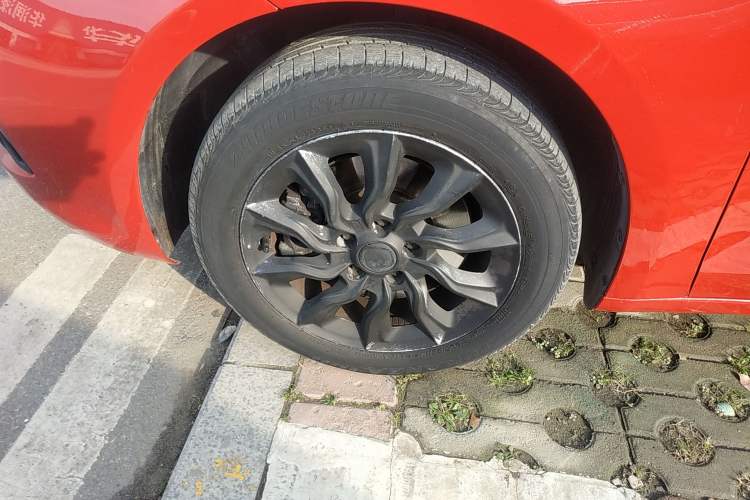 Used Fiat Ottimo 2014 1.4T Automatic Fashion Edition Left Front Wheel Hub