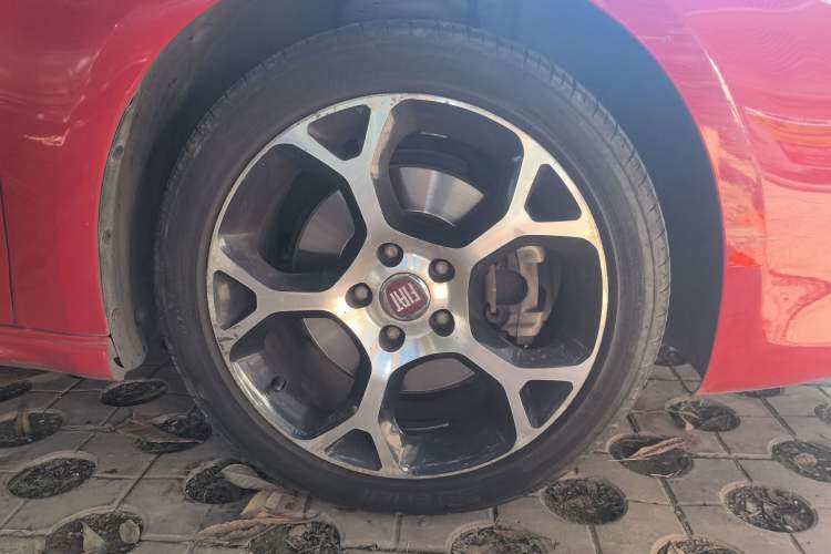Used Fiat Ottimo 2014 1.4T Automatic Sport Edition Right Front Wheel Hub
