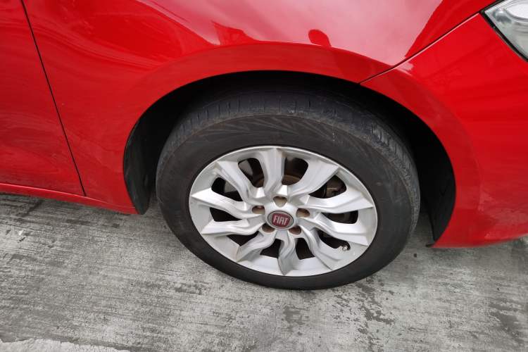 Used Fiat Ottimo 2014 1.4T Automatic Comfort Edition Right Front Wheel Hub