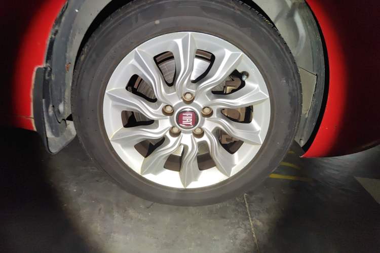 Used Fiat Ottimo 2014 1.4T Automatic Fashion Edition Right Front Wheel Hub