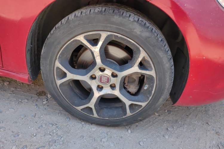 Used Fiat Ottimo 2014 1.4T Automatic Sport Edition Right Front Wheel Hub