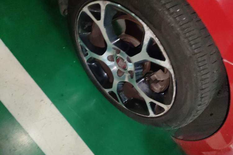Used Fiat Ottimo 2014 1.4T Automatic Comfort Edition Right Front Wheel Hub