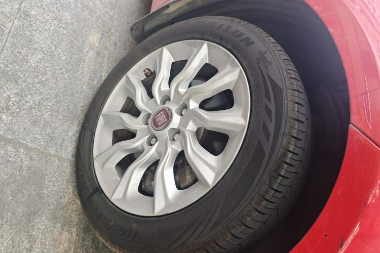 Used Fiat Ottimo 2014 1.4T Automatic Fashion Edition Right Front Wheel Hub