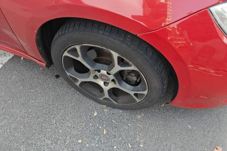 Used Fiat Ottimo 2014 1.4T Automatic Sport Edition Right Front Wheel Hub