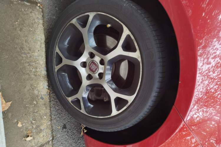 Used Fiat Ottimo 2014 1.4T Automatic Luxury Sport Edition Right Front Wheel Hub