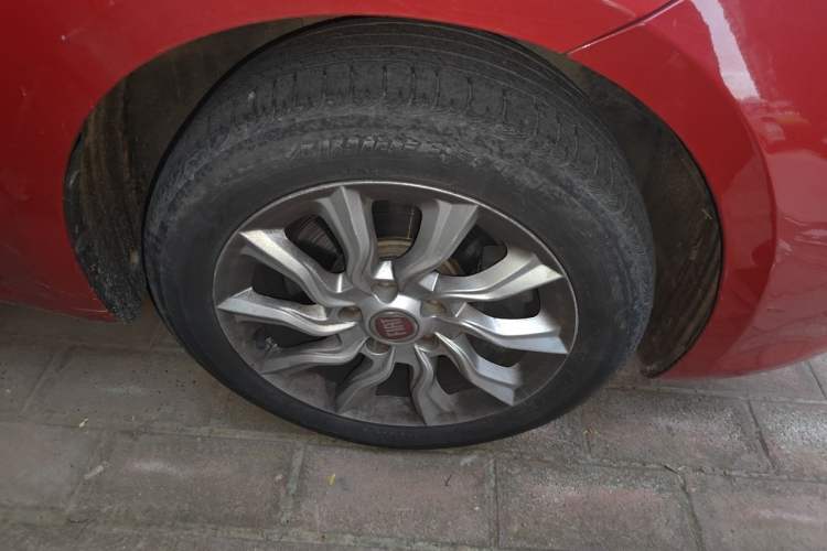 Used Fiat Ottimo 2014 1.4T Automatic Comfort Edition Right Front Wheel Hub