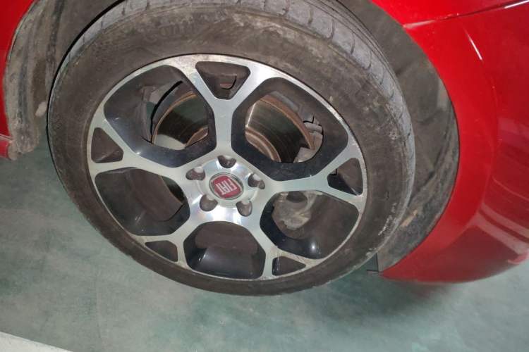 Used Fiat Ottimo 2014 1.4T Automatic Sport Edition Right Front Wheel Hub
