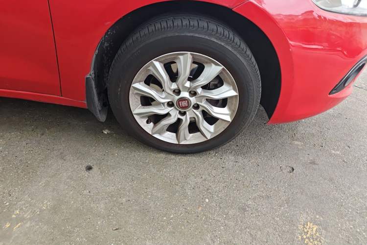 Used Fiat Ottimo 2014 1.4T Automatic Comfort Edition Right Front Wheel Hub
