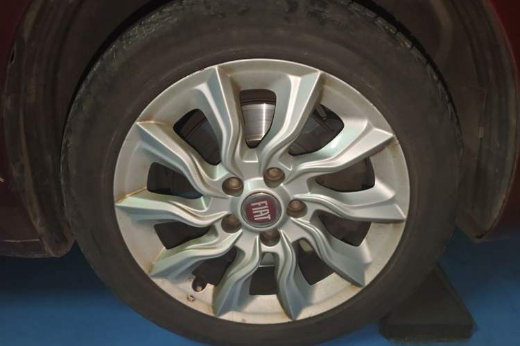 Used Fiat Ottimo 2014 1.4T Manual Fashion Edition Right Front Wheel Hub