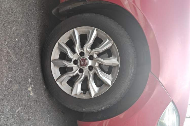 Used Fiat Ottimo 2014 1.4T Automatic Comfort Edition Right Front Wheel Hub