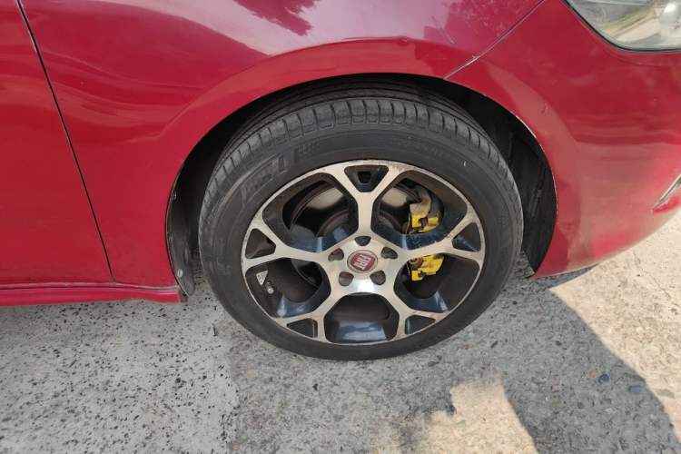 Used Fiat Ottimo 2014 1.4T Automatic Luxury Sport Edition Right Front Wheel Hub