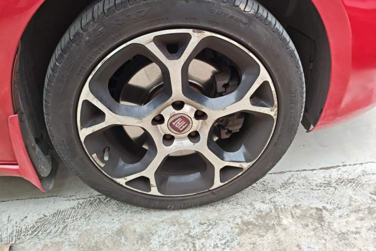 Used Fiat Ottimo 2014 1.4T Automatic Sport Edition Right Front Wheel Hub