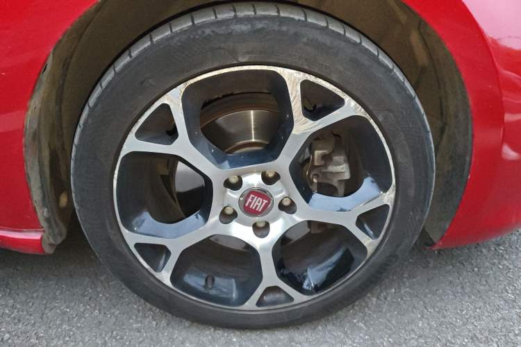 Used Fiat Ottimo 2014 1.4T Automatic Sport Edition Right Front Wheel Hub