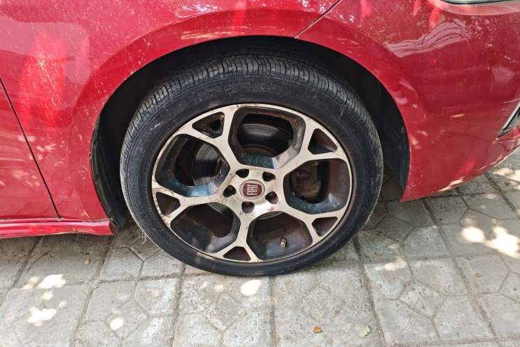 Used Fiat Ottimo 2014 1.4T Automatic Sport Edition Right Front Wheel Hub